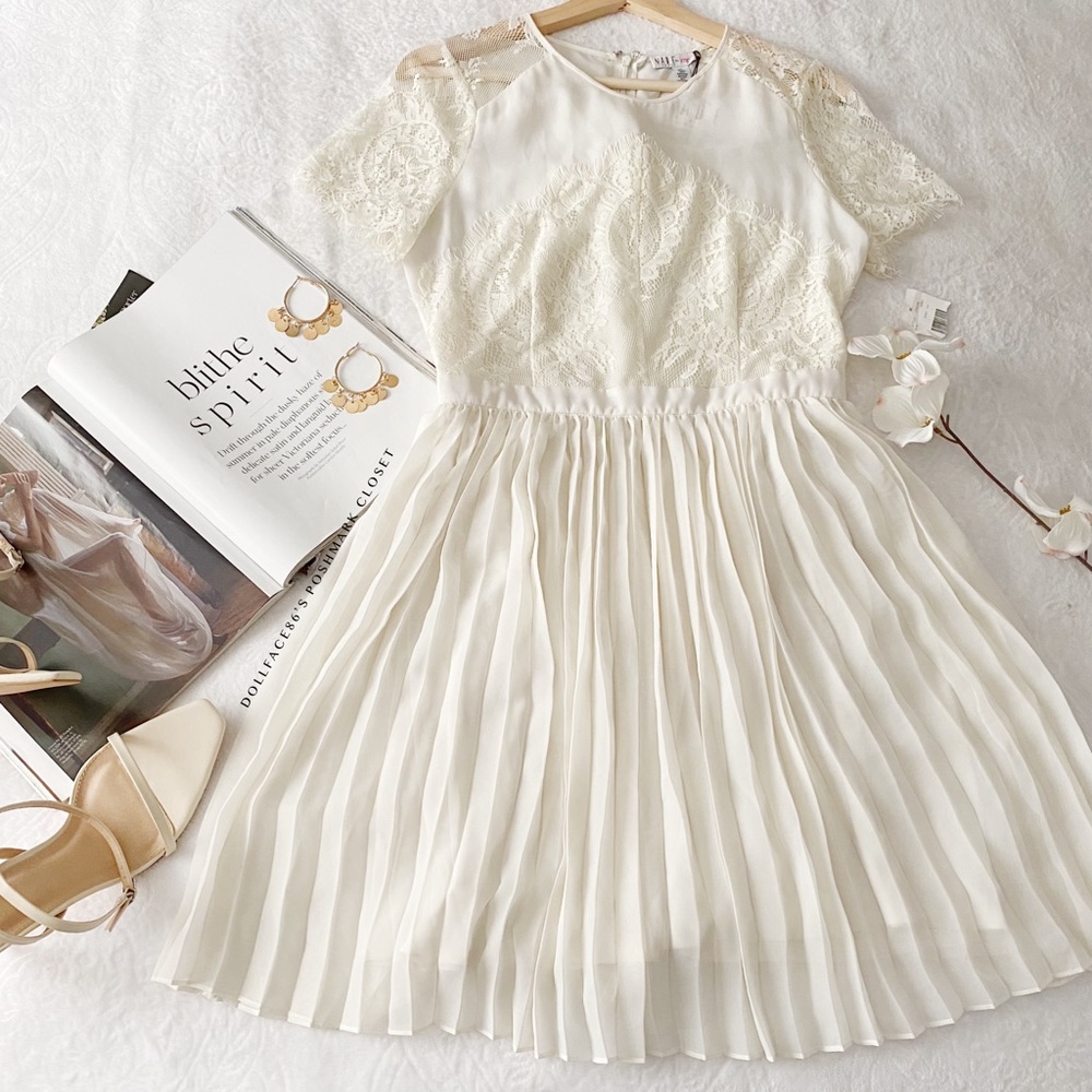 NWT Off White Pleated Skirt Lace Dress